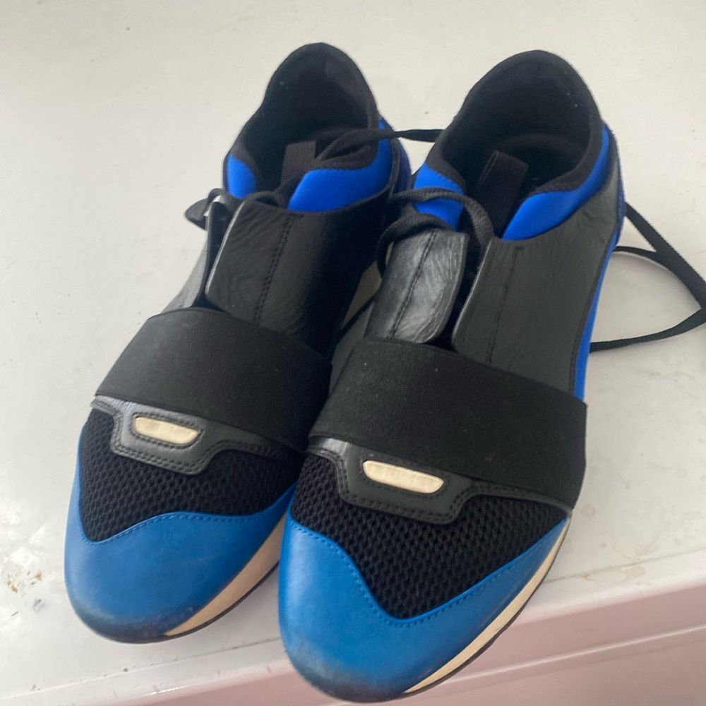 BALENCIAGA  blue race runner sneakers Sz 39